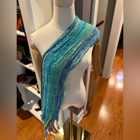 Beautiful multicolor scarf EUC blue tones - Picture 3 of 6